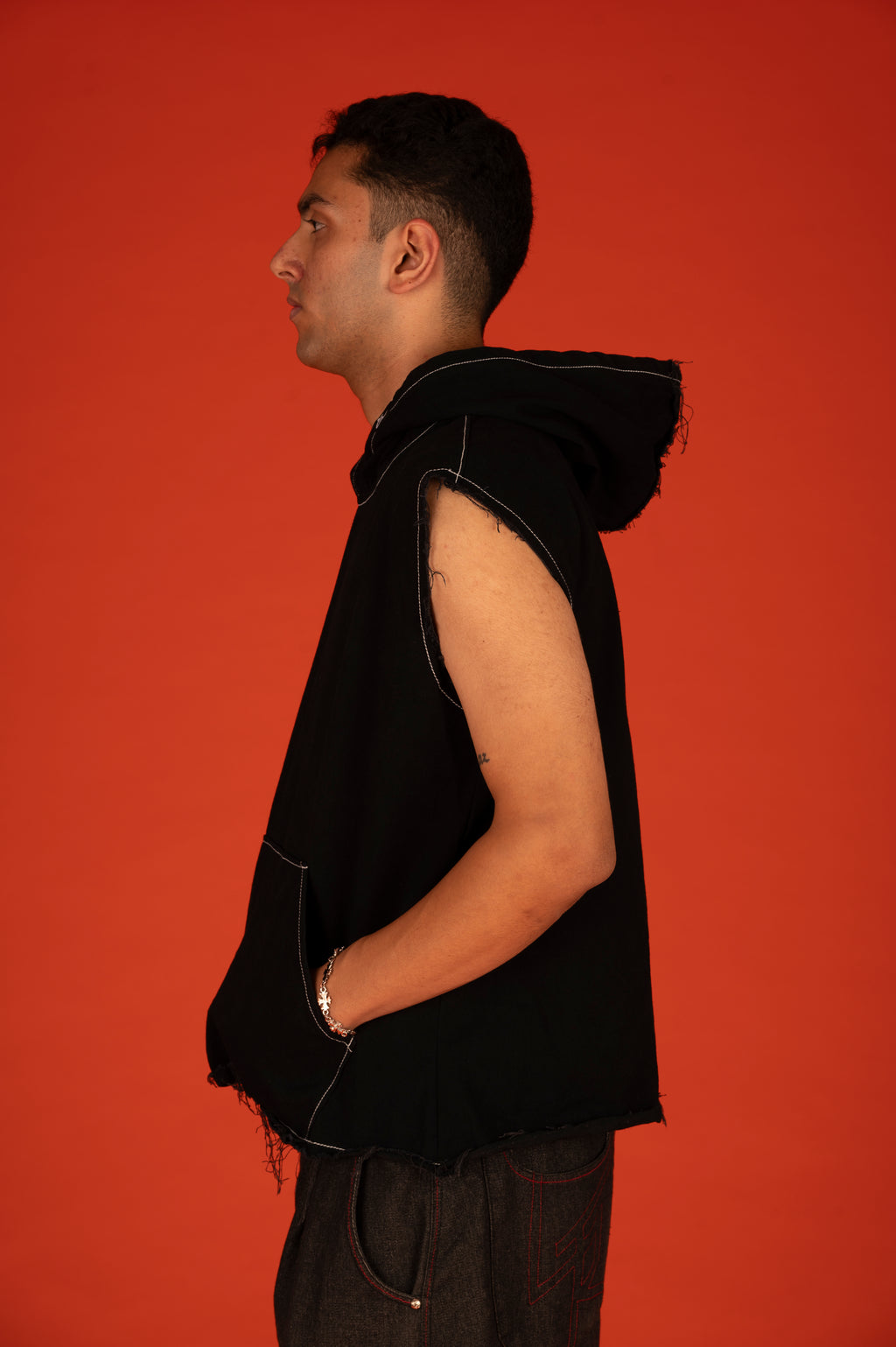 SHREDDED HOOD IN BLACK