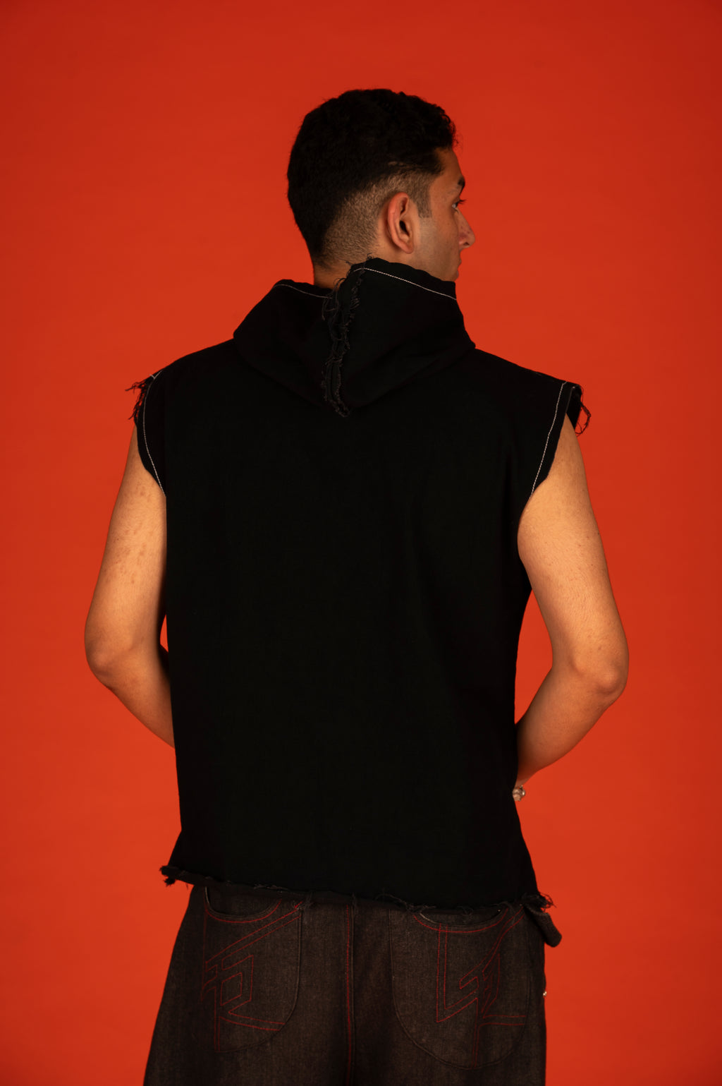 SHREDDED HOOD IN BLACK