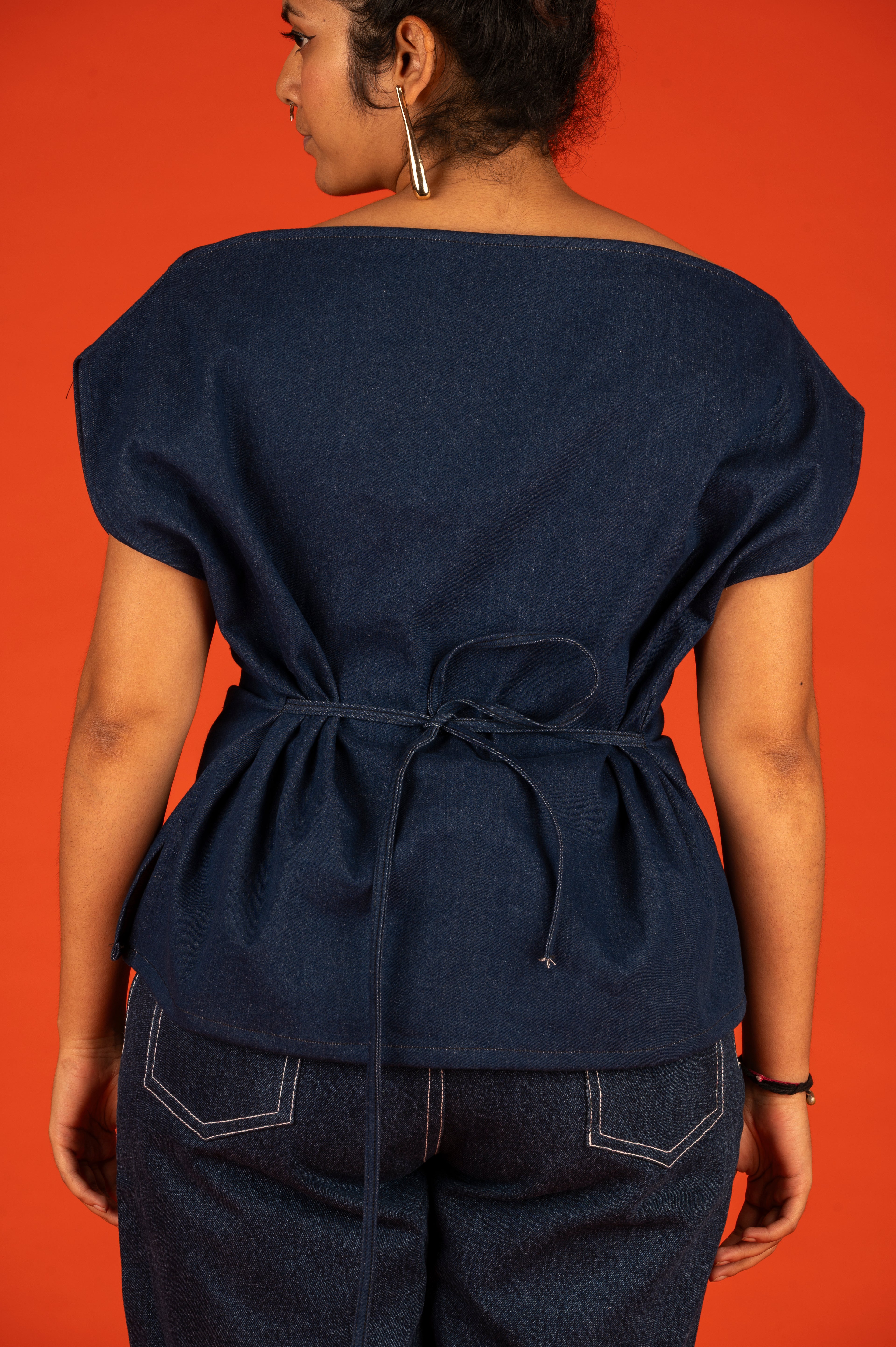 UNSHOULDER TOP IN BLUE